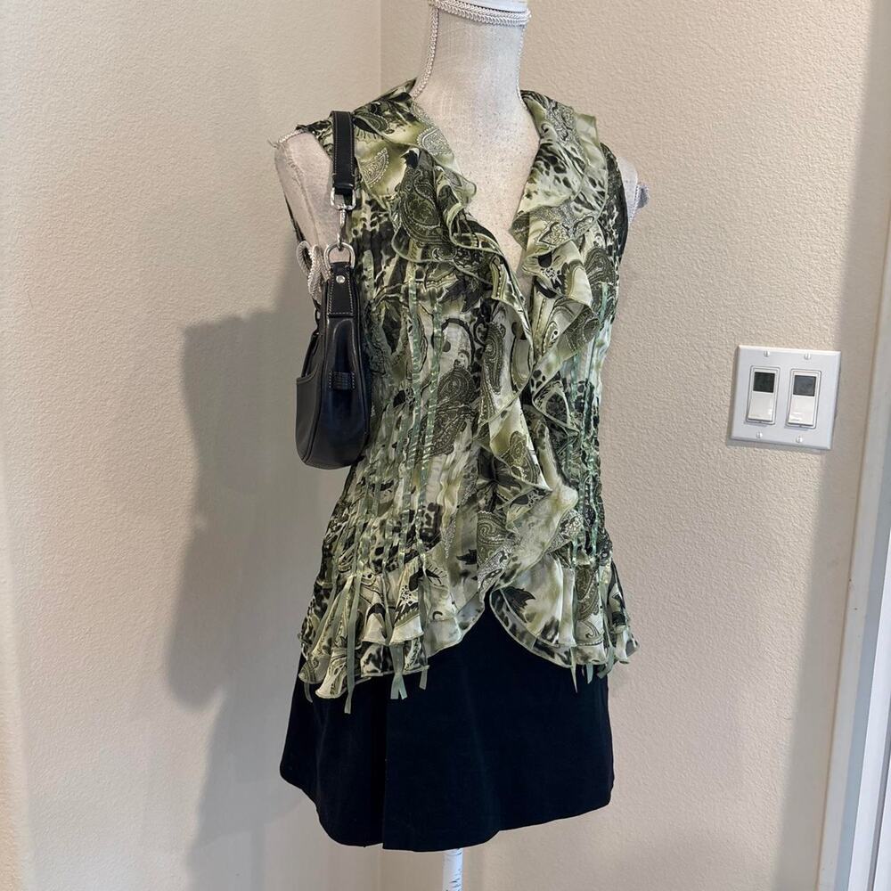 Piano green paisley ruffle button up top with sequins. Size medium
